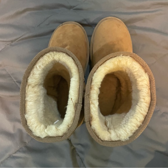 UGGs - Picture 5 of 6